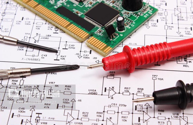印刷电路板.电子图上万用表精密工具和电缆Printed circuit board. precision tools and cable of multimeter on diagram of electronics